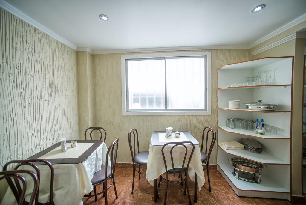 סנטיאגו Hotel Sahara Inn מראה חיצוני תמונה