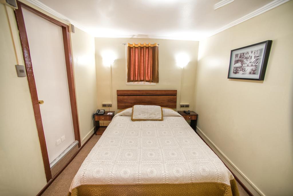 סנטיאגו Hotel Sahara Inn מראה חיצוני תמונה